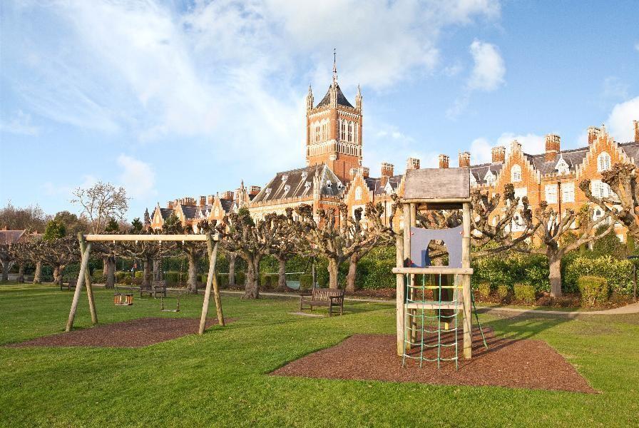 Holloway Drive, Virginia Water